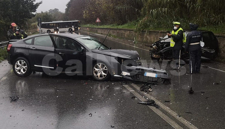 Brutto Incidente Stradale Sulla Ss Coinvolte Due Auto